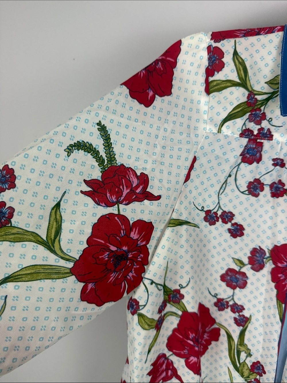 Figueroa & Flower Button-Front Floral Geometric Tie-Hem Medium Shirt Red Floral - Picture 4 of 12